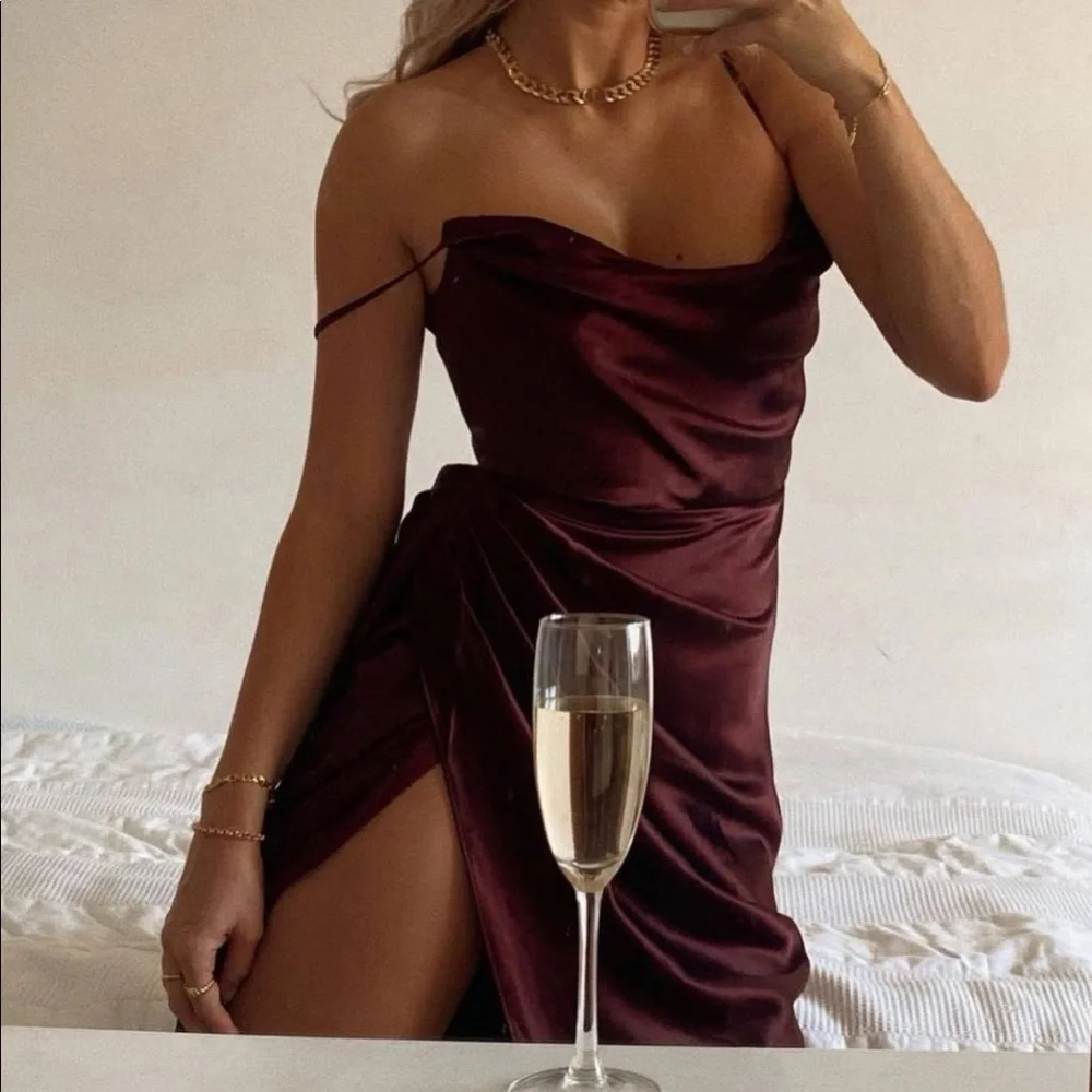 HOUSE OF CB 'Reva' Raisin Satin Balcony Corset Dress - Picture 1 of 16
